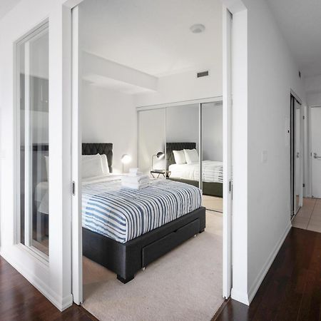 Downtown Toronto 1 Bdrm Condo With Parking And Views Exterior foto