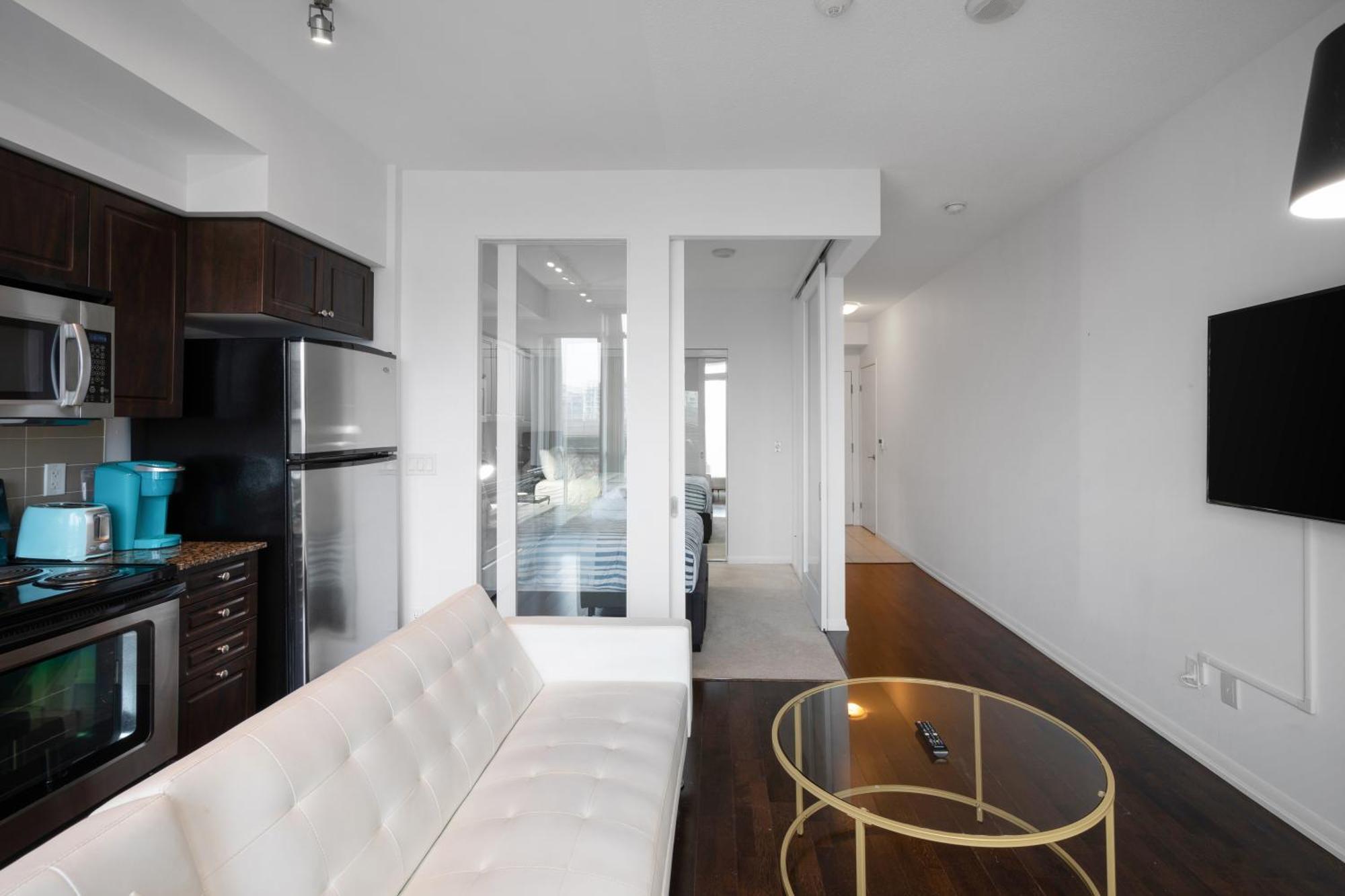 Downtown Toronto 1 Bdrm Condo With Parking And Views Exterior foto